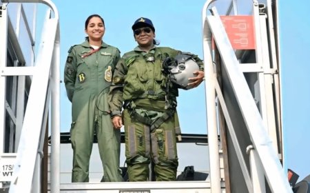 राष्ट्रपति के साथ दिखी पायलट ऑपरेशन सिंदूर की पाकिस्तान ने स्क्वाड्रन लीडर शिवांगी को पकड़ने का किया दावा।