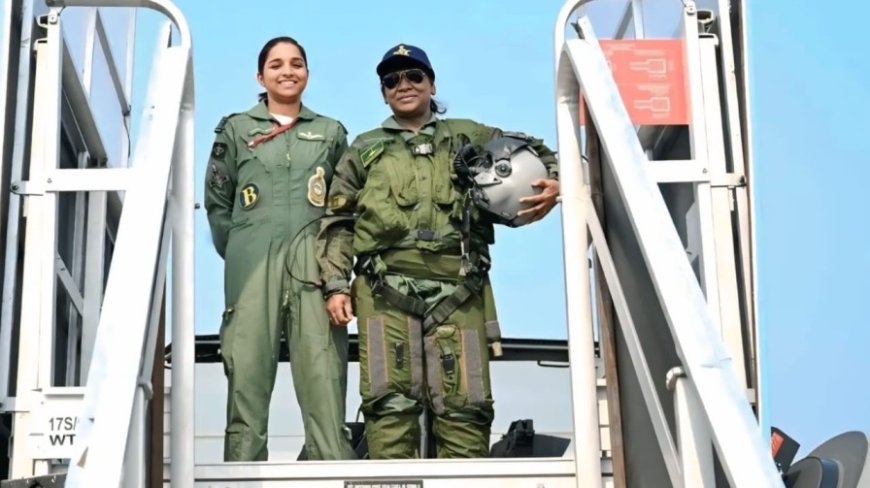 राष्ट्रपति के साथ दिखी पायलट ऑपरेशन सिंदूर की पाकिस्तान ने स्क्वाड्रन लीडर शिवांगी को पकड़ने का किया दावा।